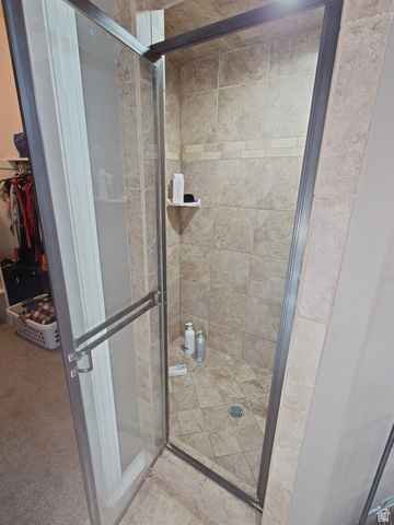 552 Sunset Crest Way Draper, UT 84020 - Photo 24 of 68 Full bath with a shower stall, a walk in closet, and light carpet