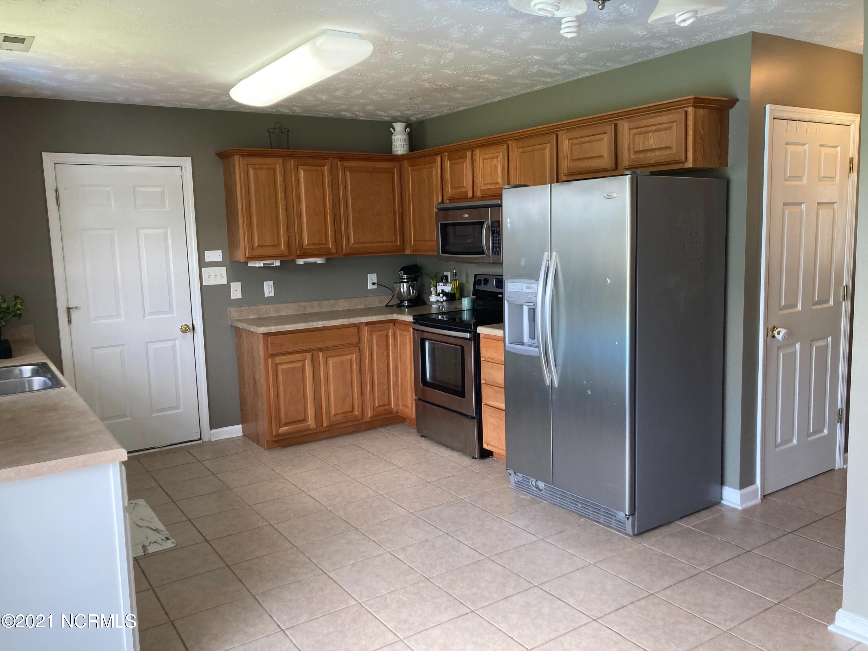 305 Trappers Road Hubert, NC 28539 - Photo 11 of 36 Kitchen 7