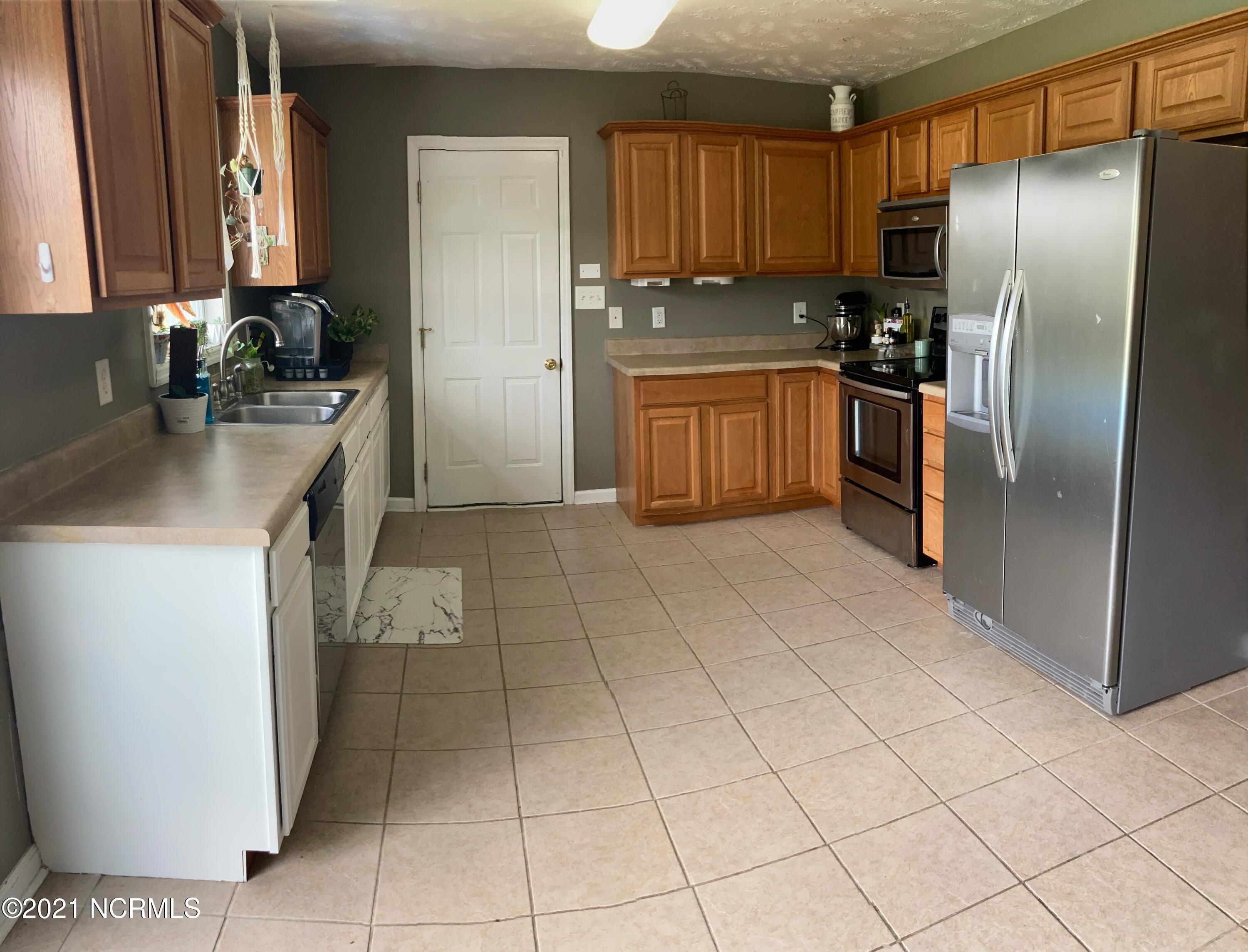 305 Trappers Road Hubert, NC 28539 - Photo 13 of 36 Kitchen 2