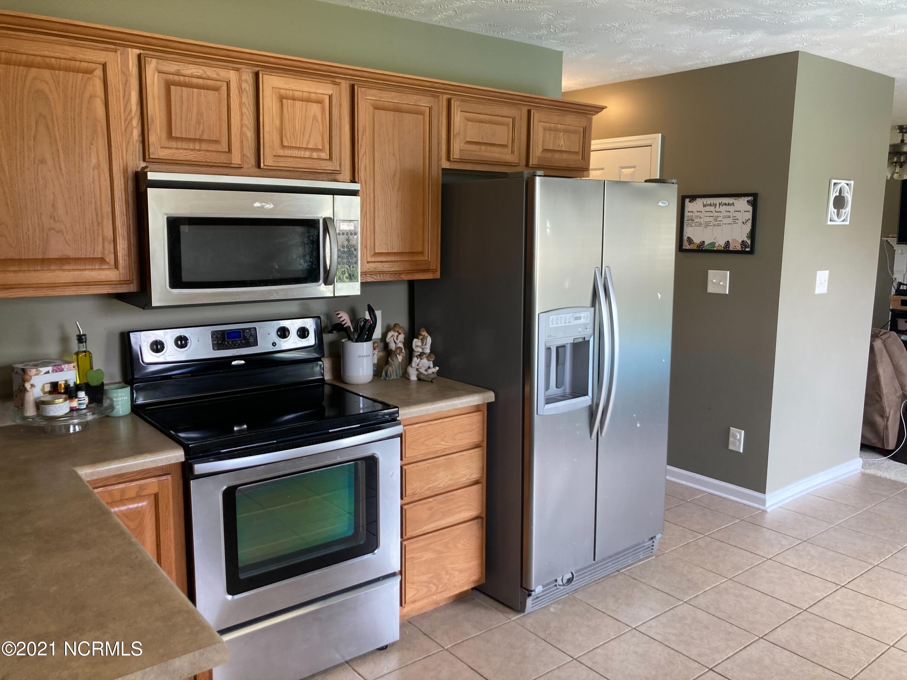 305 Trappers Road Hubert, NC 28539 - Photo 15 of 36 Kitchen 4