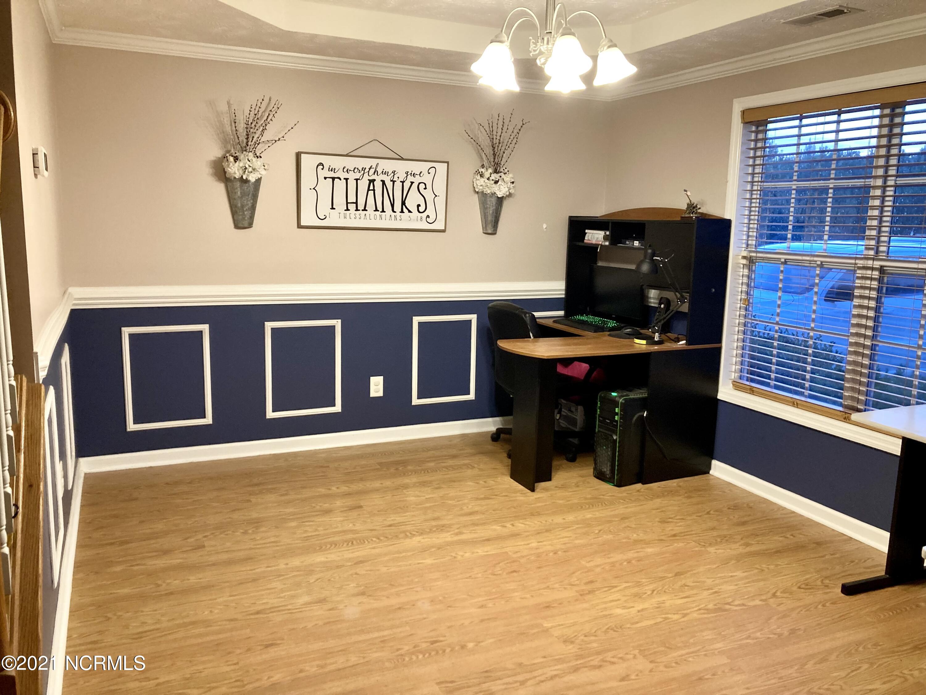 305 Trappers Road Hubert, NC 28539 - Photo 7 of 36 Dining room 2