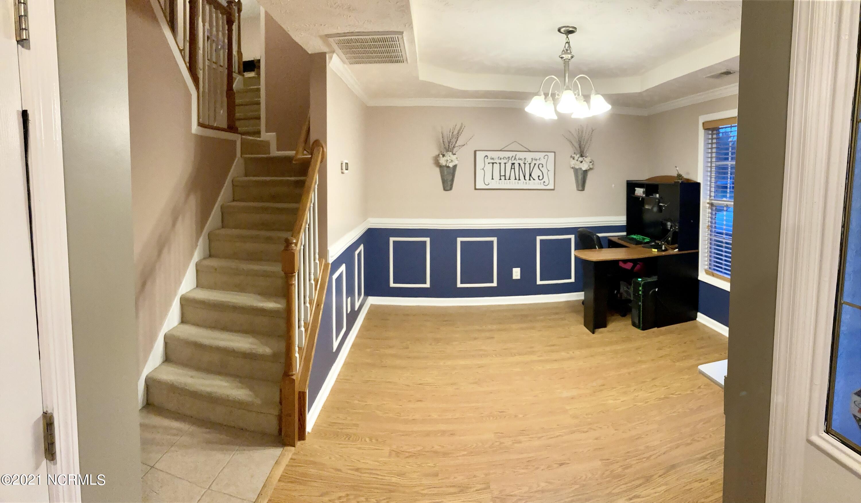 305 Trappers Road Hubert, NC 28539 - Photo 8 of 36 Dining room 4