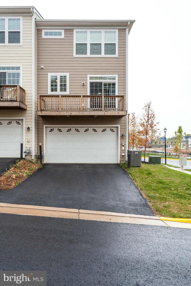42724 Redpath Terrace Ashburn, VA 20147 - Photo 15 of 17 a view of outdoor space and yard