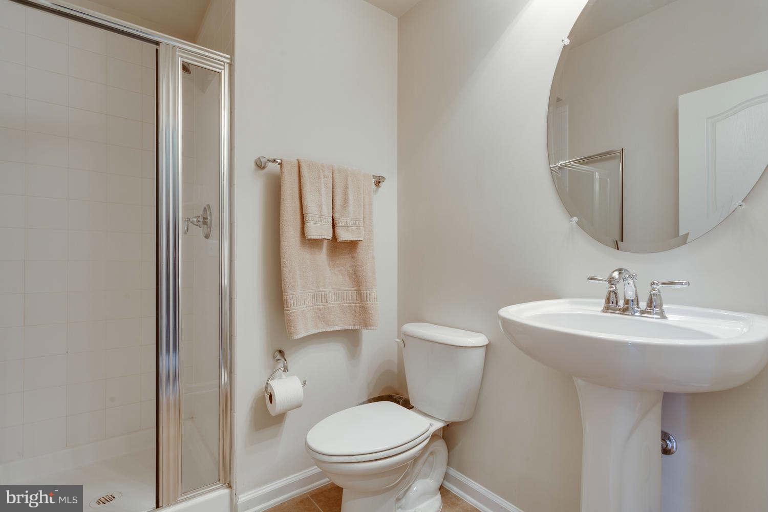 42724 Redpath Terrace Ashburn, VA 20147 - Photo 8 of 17 a bathroom with a toilet sink and mirror
