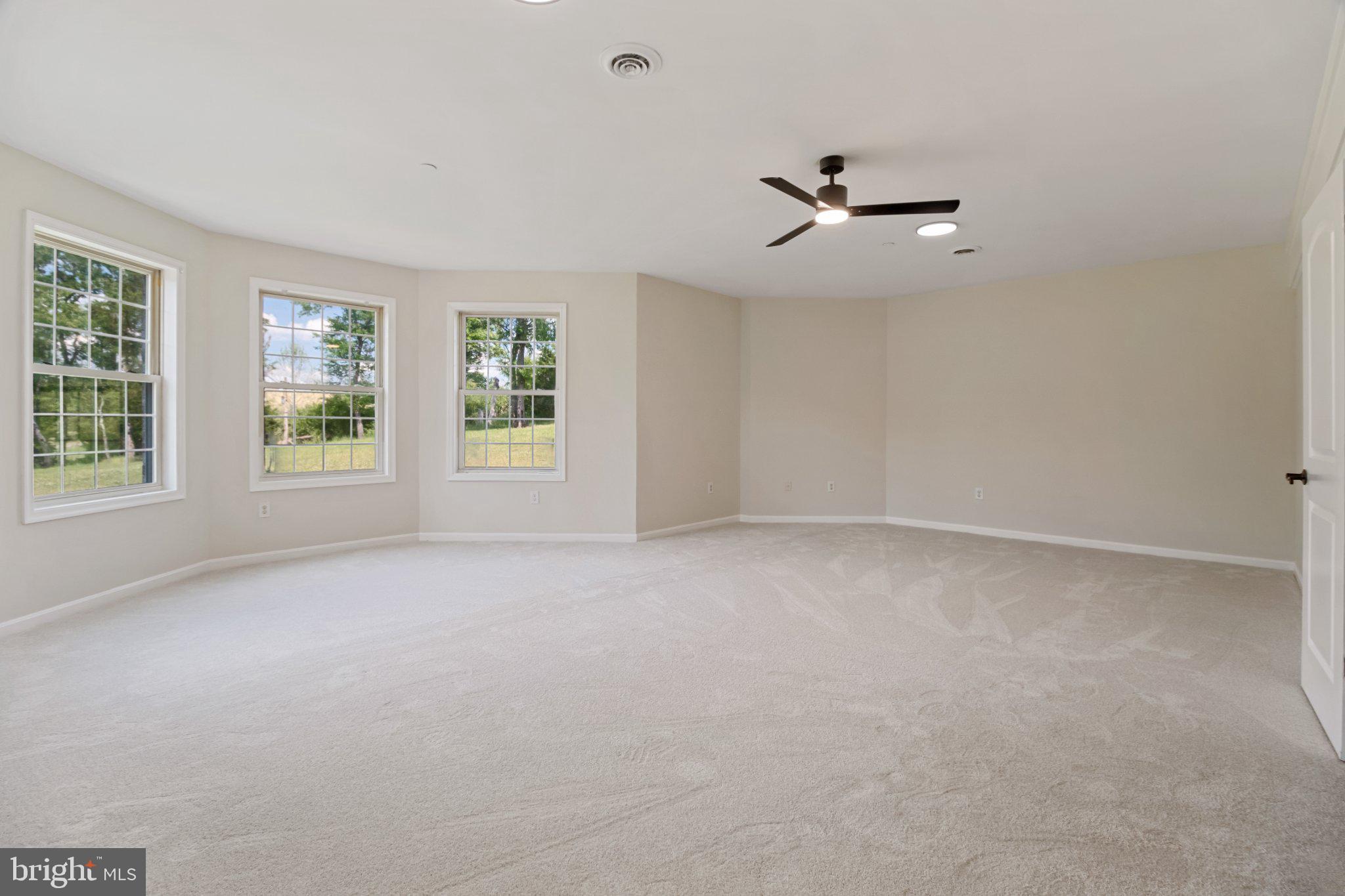 7147 Linganore Road New Market, MD 21774 - Photo 33 of 44 Spacious room with natural light.