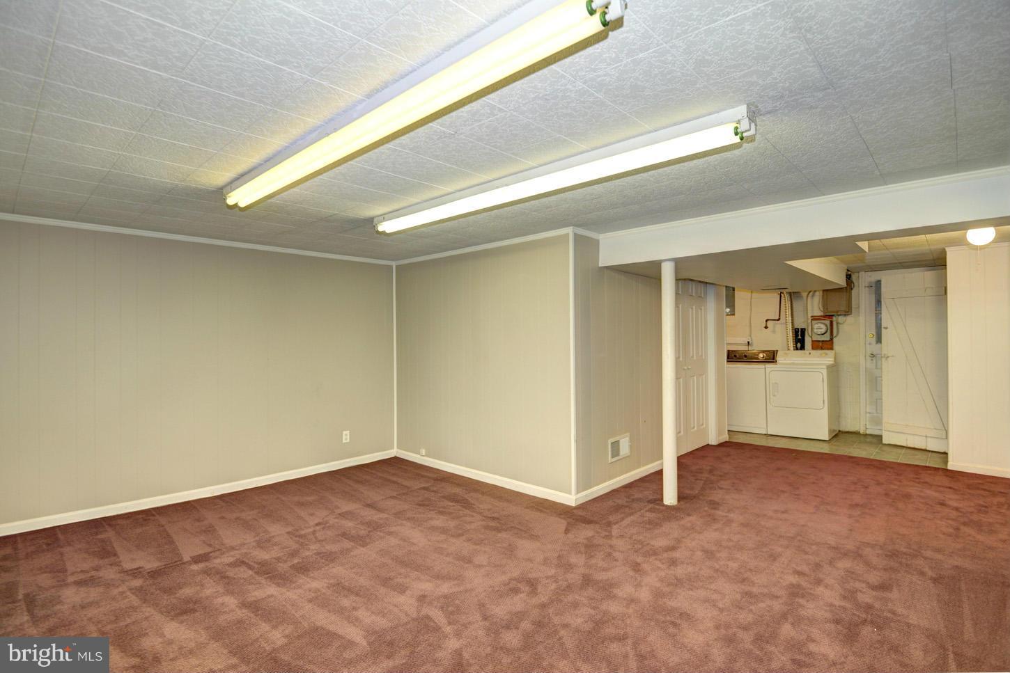 6124 Regent Park Road Baltimore, MD 21228 - Photo 14 of 19 Family Room