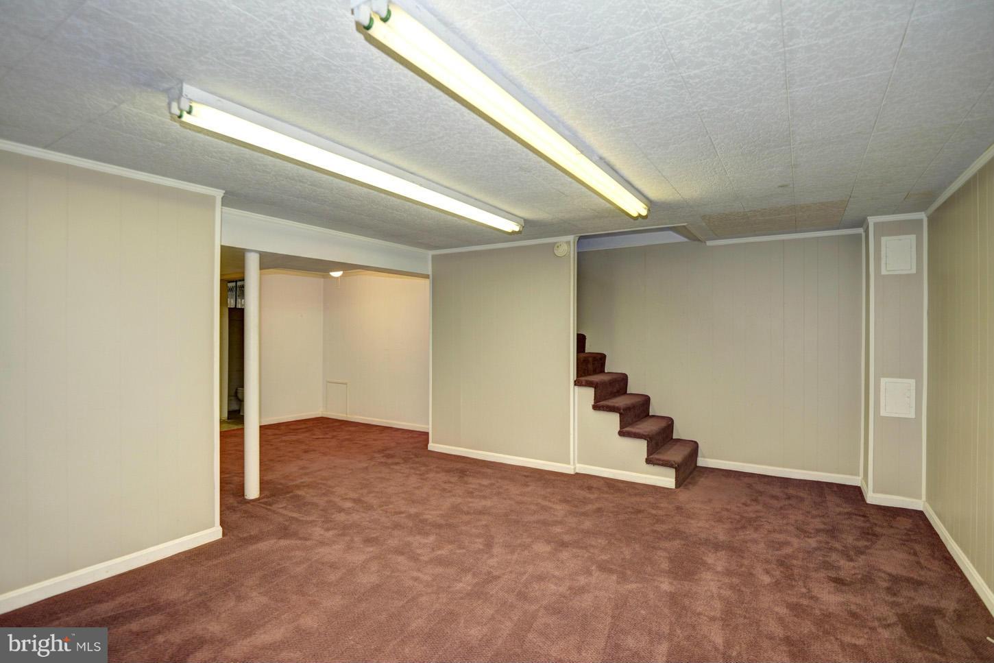 6124 Regent Park Road Baltimore, MD 21228 - Photo 15 of 19 Family Room