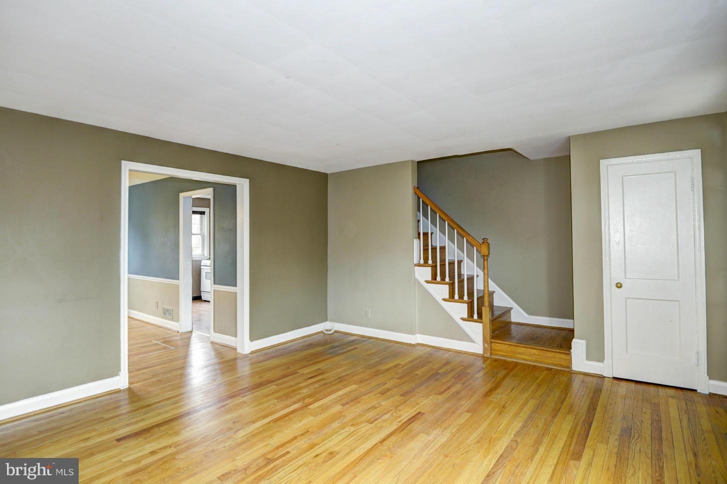 6124 Regent Park Road Baltimore, MD 21228 - Photo 3 of 19 Living Room