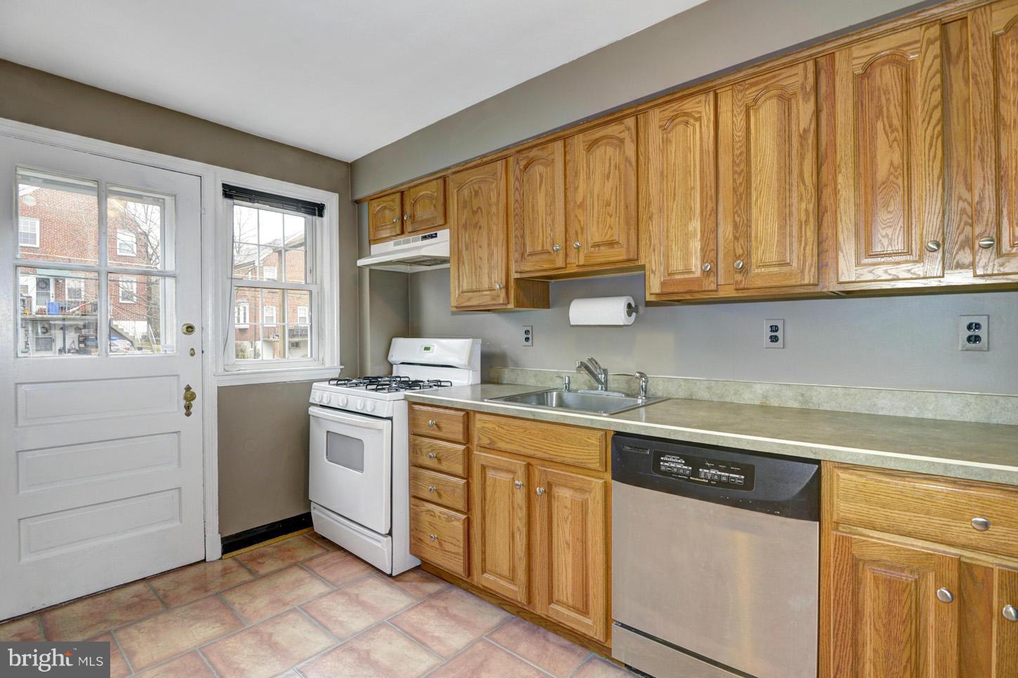 6124 Regent Park Road Baltimore, MD 21228 - Photo 7 of 19 Kitchen