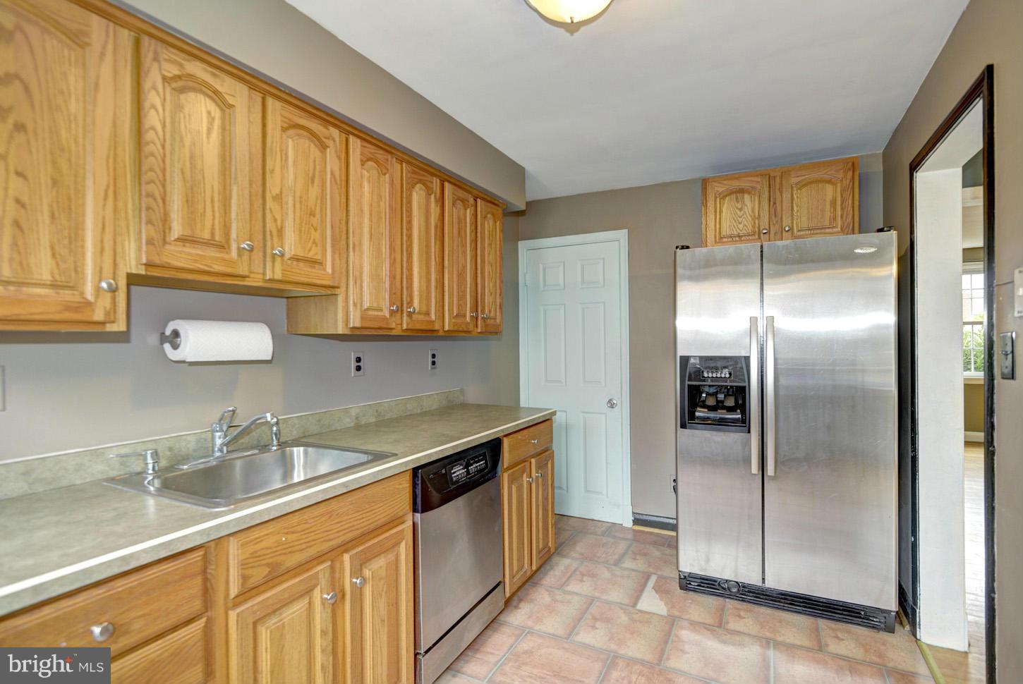 6124 Regent Park Road Baltimore, MD 21228 - Photo 8 of 19 Kitchen