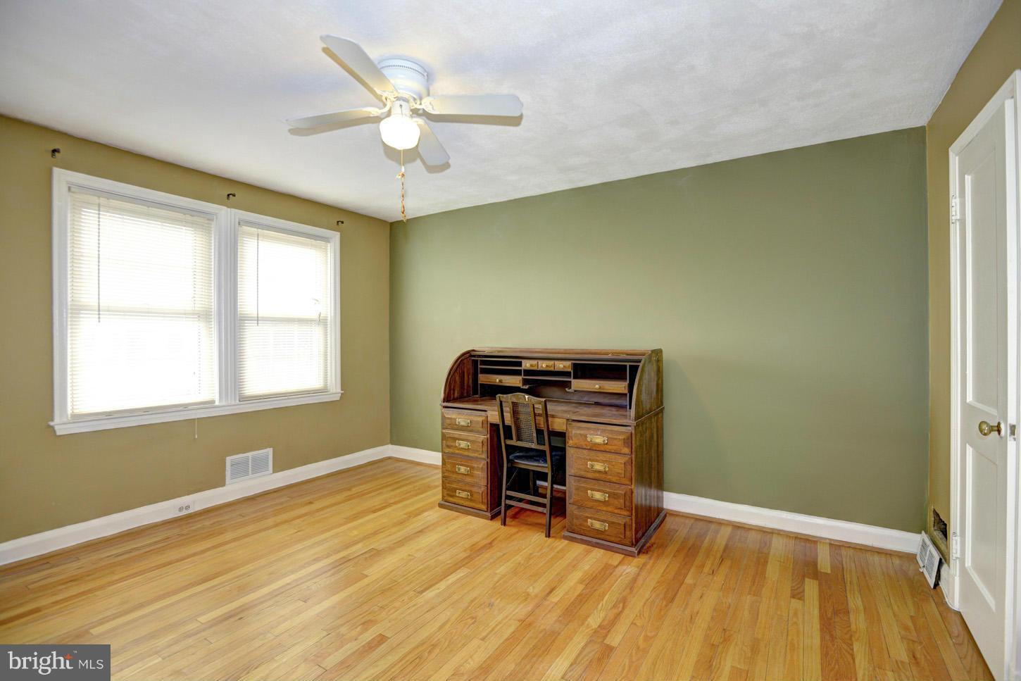 6124 Regent Park Road Baltimore, MD 21228 - Photo 10 of 19 Bedroom (Master)