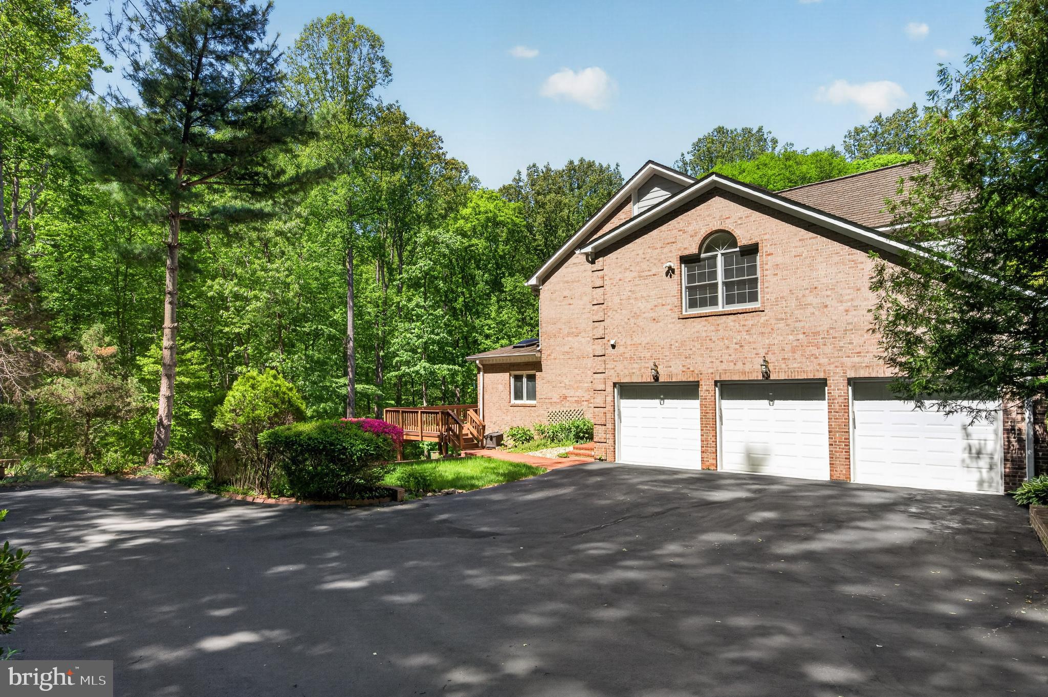 6612 Colchester Road Clifton, VA 20124 - Photo 89 of 93 3 car side load garage