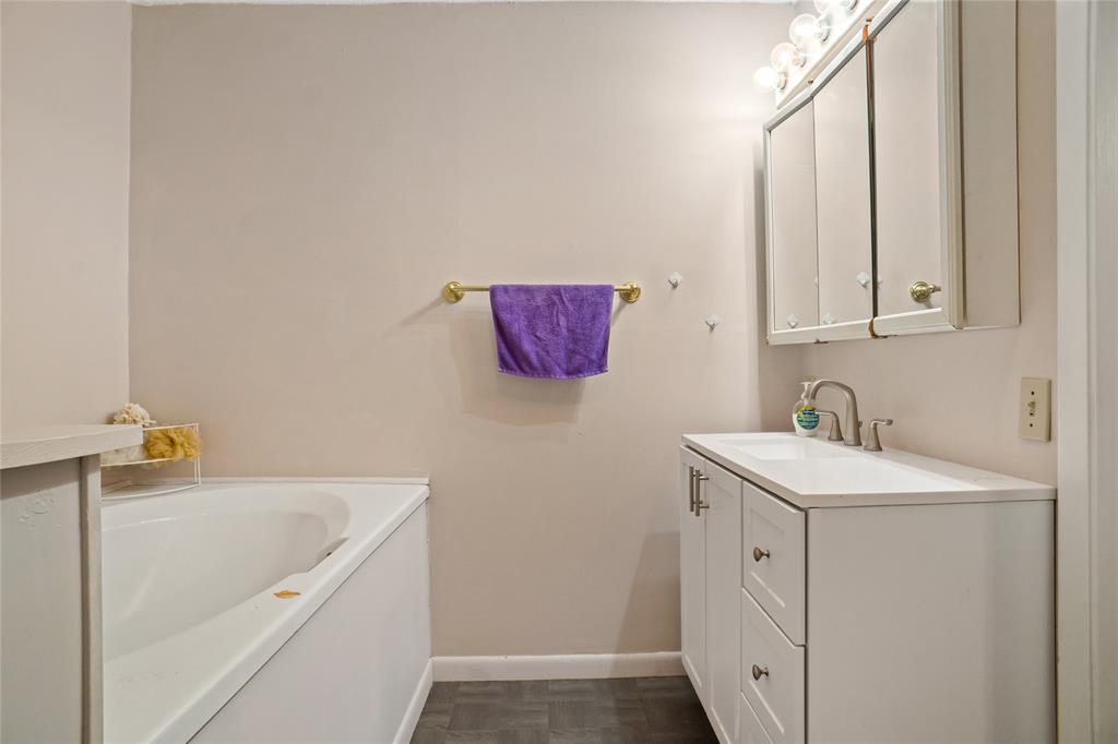 1092 West Highway 199 Springtown, TX 76082 - Photo 16 of 23 a bathroom with a sink a vanity and a bathtub