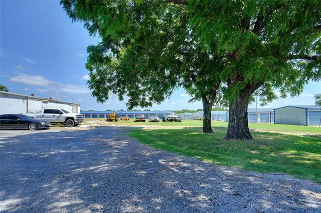 $580,000 | 1092 West Highway 199, Springtown, TX 76082