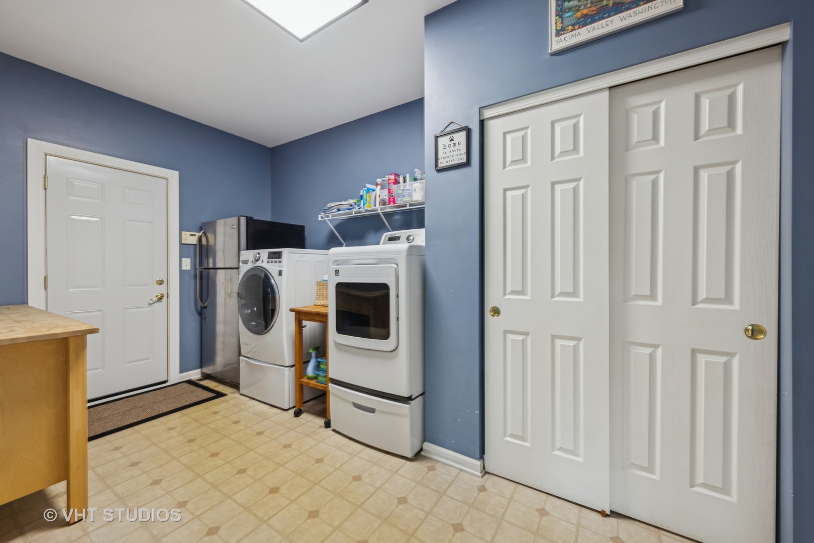 13733 Meadow Lane Plainfield, IL 60544 - Photo 14 of 39 a utility room with dryer and washer