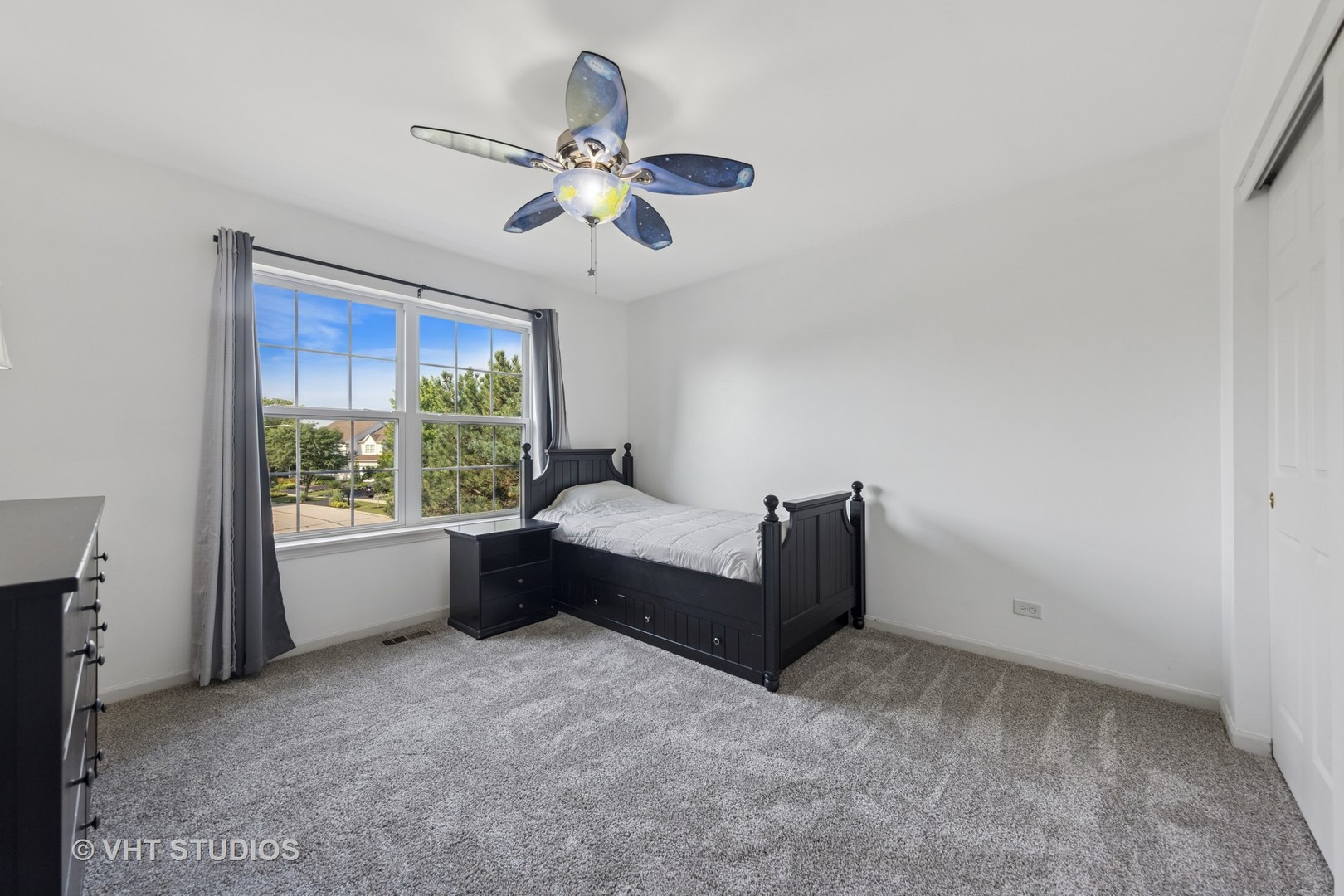 13733 Meadow Lane Plainfield, IL 60544 - Photo 19 of 39 a living room with furniture and a window