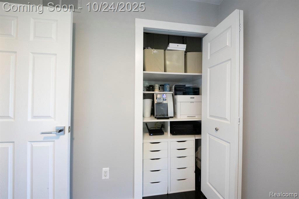 43764 Hanford Road Canton, MI 48187 - Photo 21 of 56 Gallery Image 21