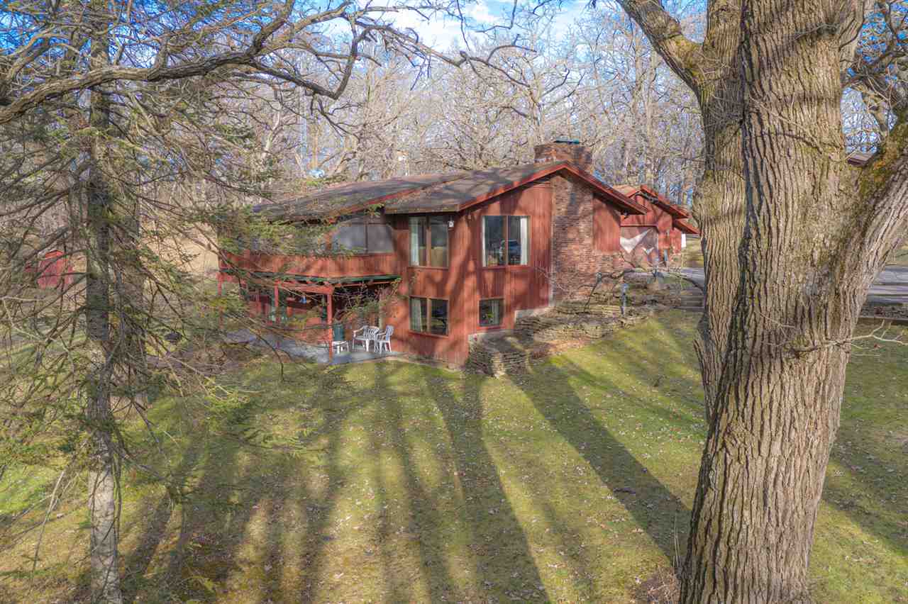5760 Rotary Road Cherry Valley, IL 61016 - Photo 22 of 25 a backyard of a house with table and chairs