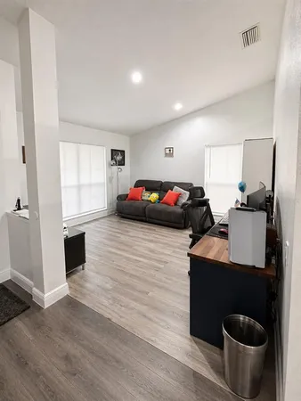 $2,800 | 1208 Tiger Wood Court, Valrico, FL 33596