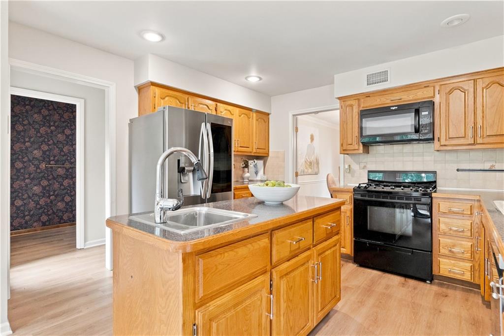 7905 Mullen Road Lenexa, KS 66215 - Photo 12 of 32