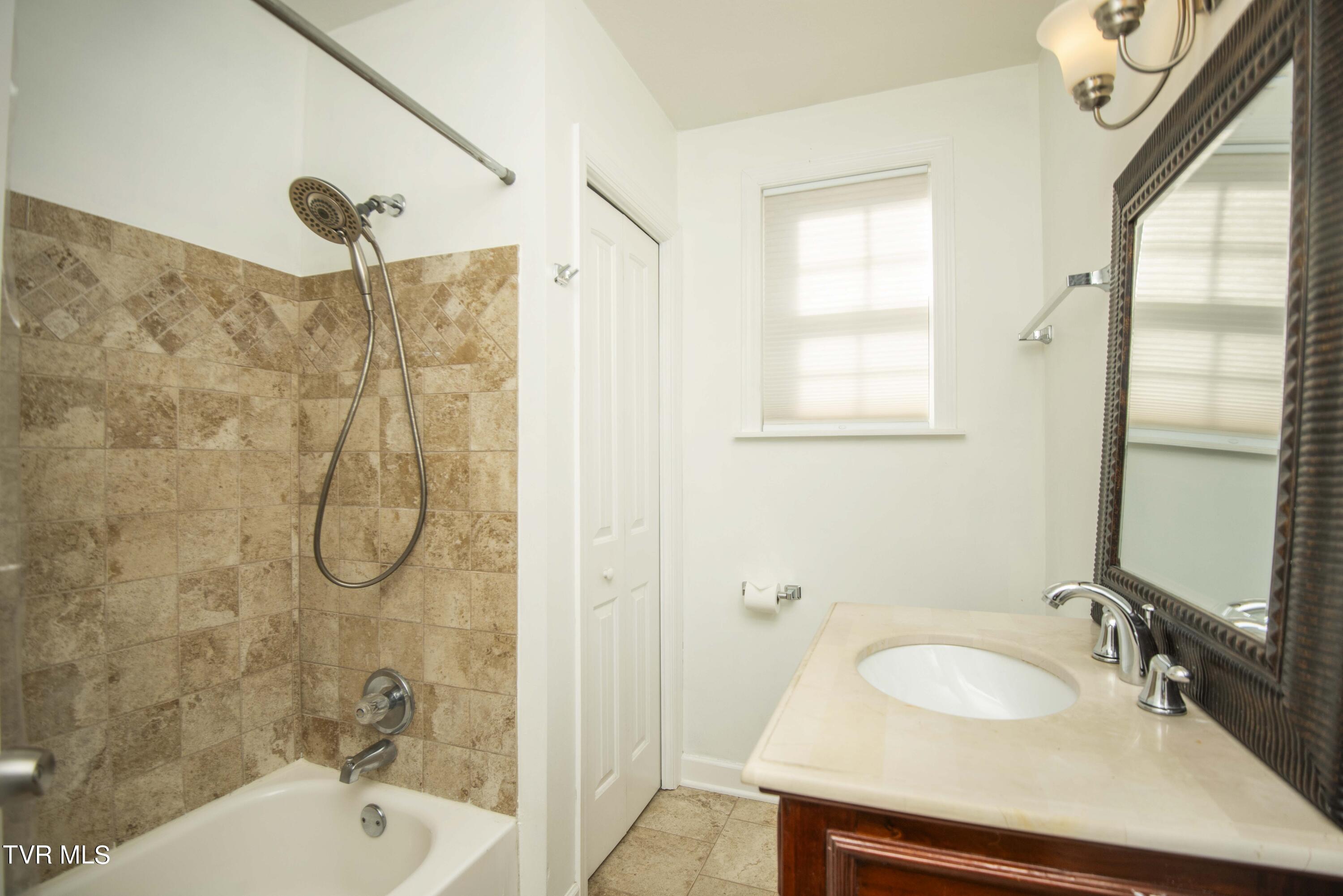 1763 Kettering Road Alcoa, TN 37701 - Photo 18 of 24 second bath 1_1