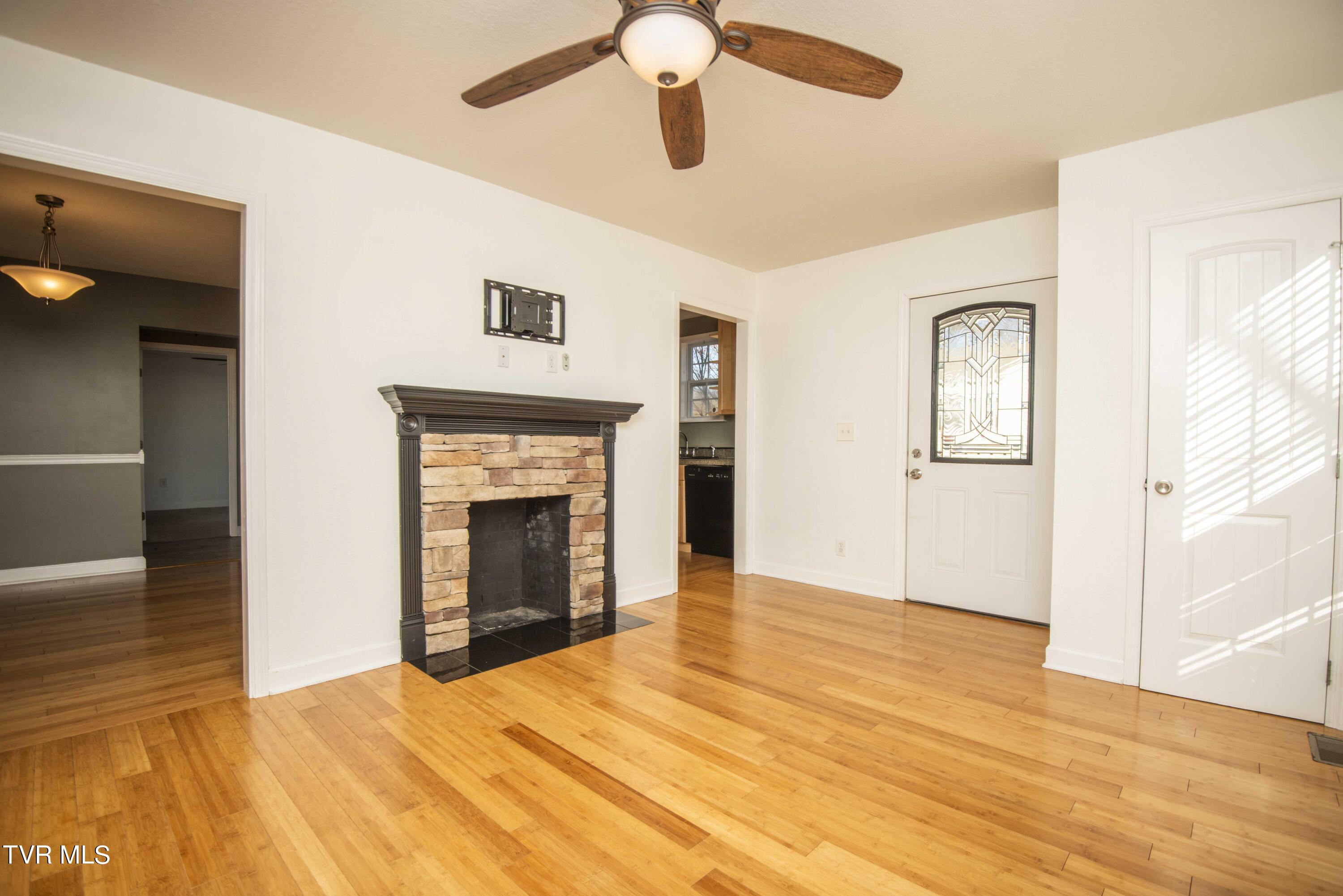 1763 Kettering Road Alcoa, TN 37701 - Photo 4 of 24 living 2_1