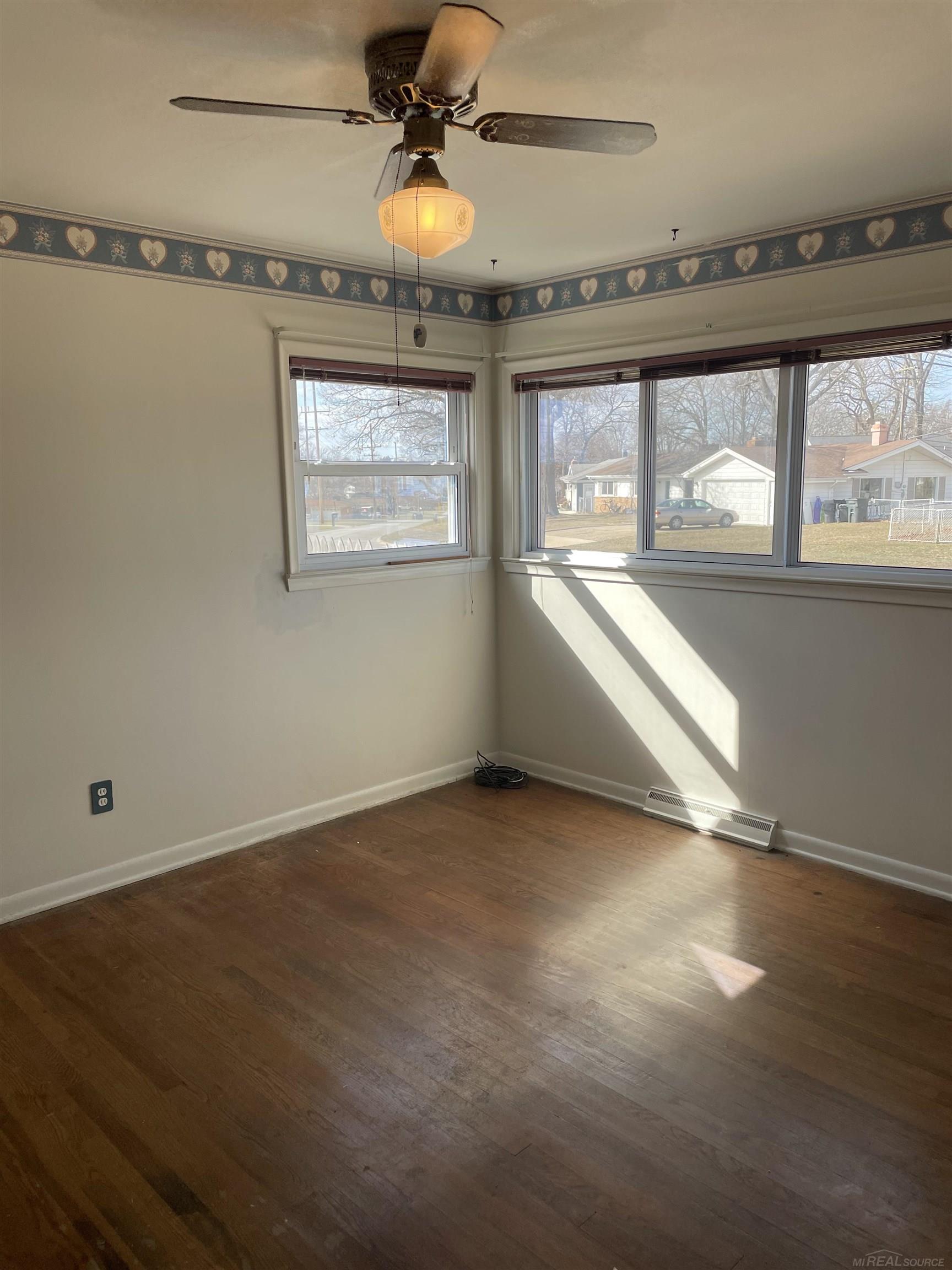 2405 Riverside Drive Port Huron, MI 48060 - Photo 26 of 39 50101844-25.JPG