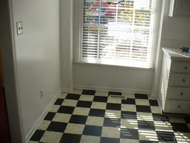 942 Albany Court Raleigh, NC 27615 - Photo 5 of 13 Gallery Image 5