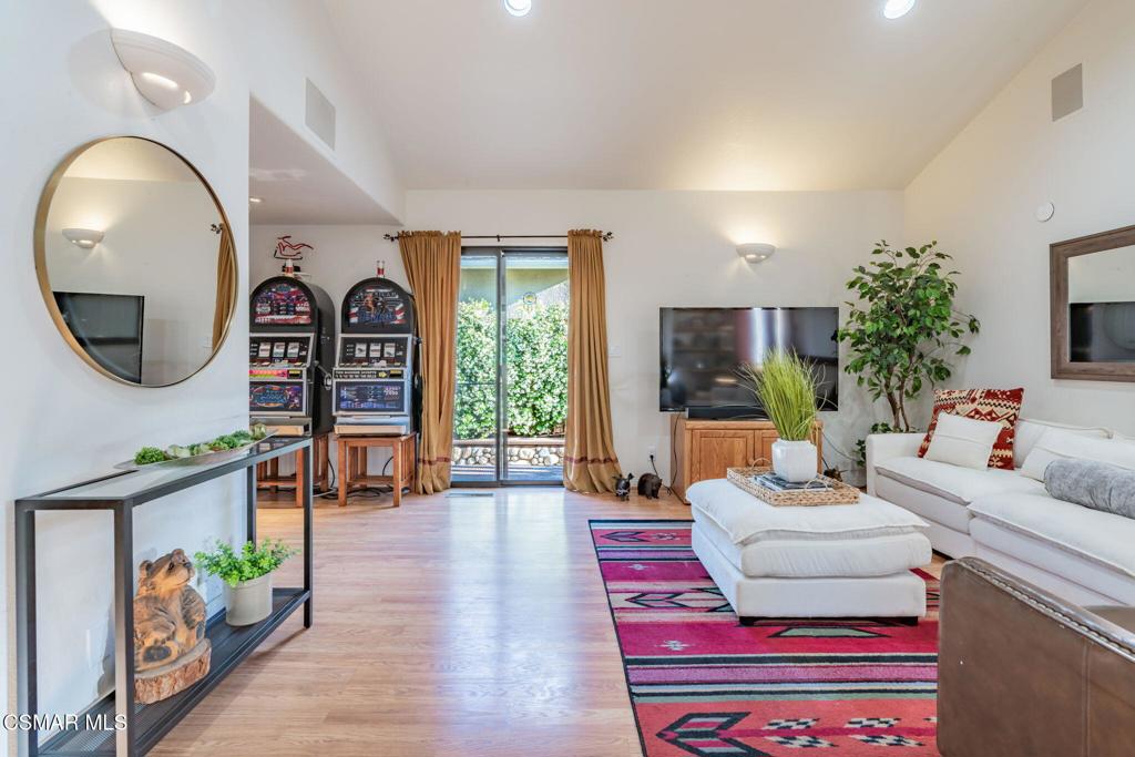 6078 Peppertree Lane Simi Valley, CA 93063 - Photo 10 of 59 a living room with furniture and a mirror