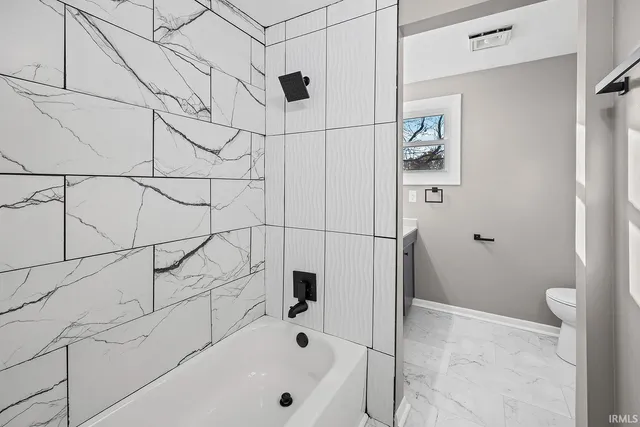 $349,900 | 1406 Meadowbrook Court, Lafayette, IN 47905