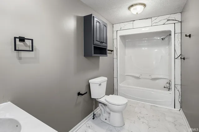 $349,900 | 1406 Meadowbrook Court, Lafayette, IN 47905