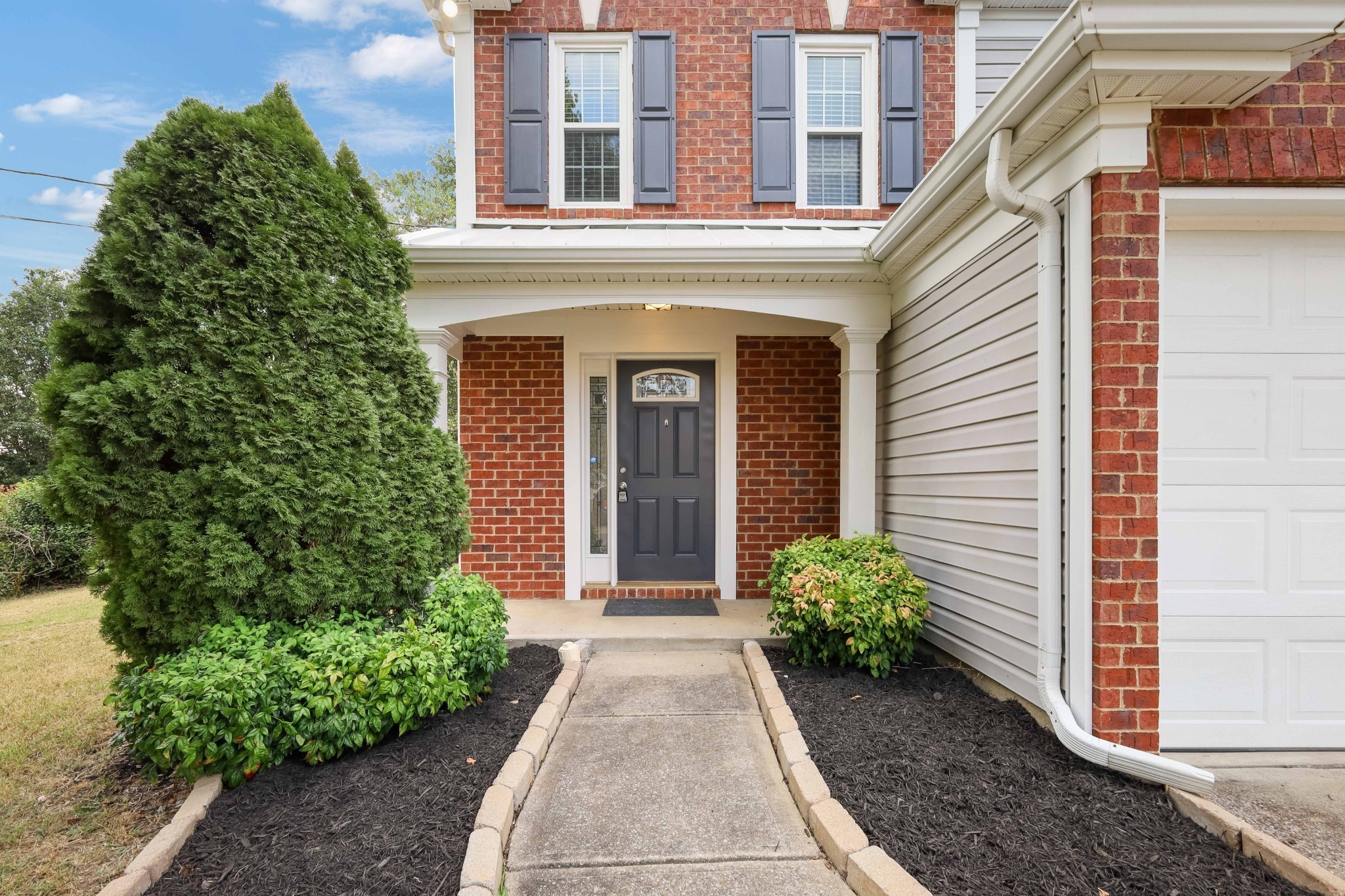 2201 Cardiff Lane Mount Juliet, TN 37122 - Photo 2 of 47 a front view of a house