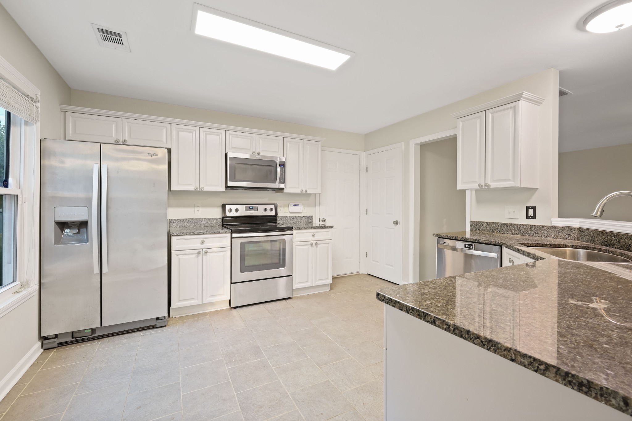 2201 Cardiff Lane Mount Juliet, TN 37122 - Photo 22 of 47 a kitchen with granite countertop a refrigerator stove and sink