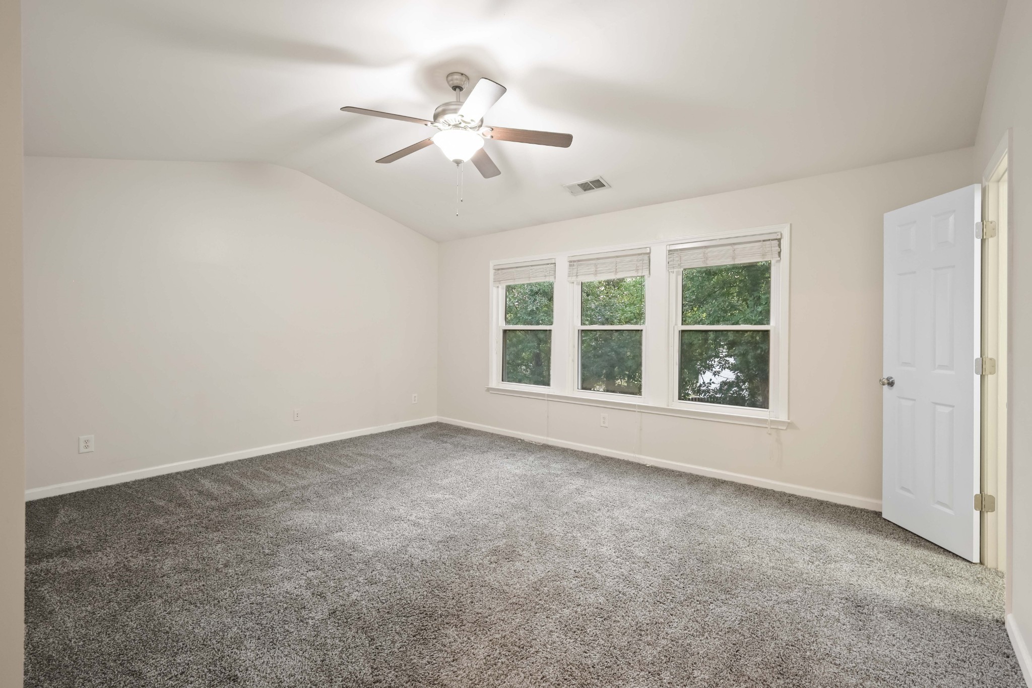 2201 Cardiff Lane Mount Juliet, TN 37122 - Photo 29 of 47 an empty room with windows and fan