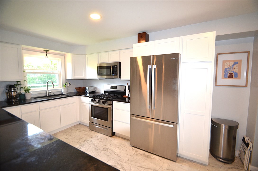 243 Hildegarde Road Greece, NY 14626 - Photo 8 of 20