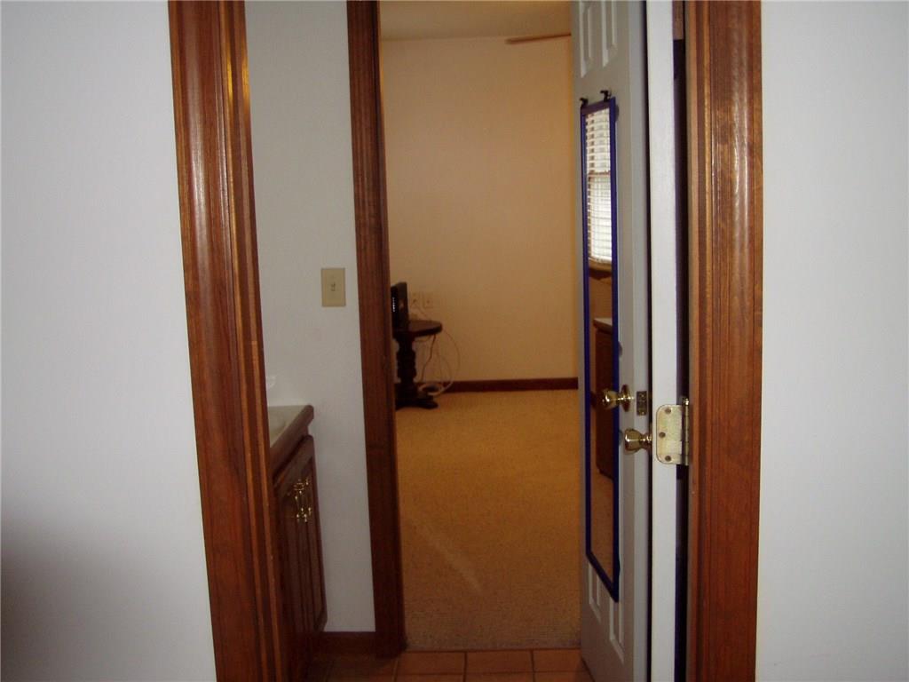 260 Sanitarium Road Washington, PA 15301 - Photo 17 of 25 Upstairs Jack and Jill Full Bath