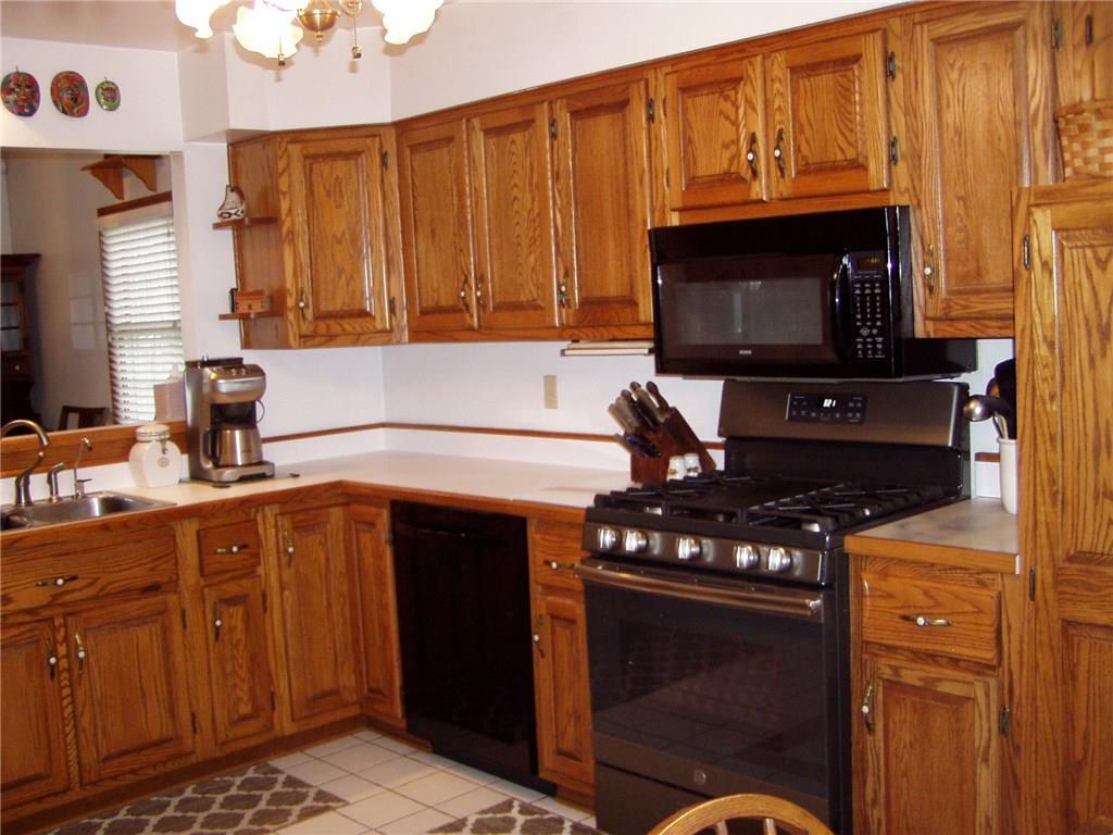 260 Sanitarium Road Washington, PA 15301 - Photo 5 of 25 Kitchen with Pass through to the Dining Room