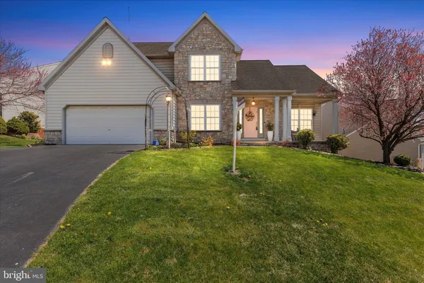 $489,900 | 919 Hedgewyck Lane, Elizabethtown, PA 17022