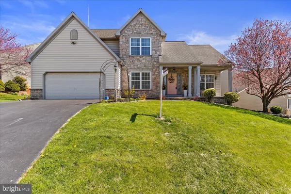 $489,900 | 919 Hedgewyck Lane, Elizabethtown, PA 17022