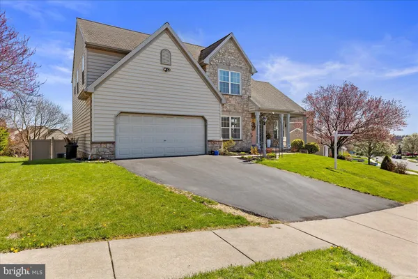 $489,900 | 919 Hedgewyck Lane, Elizabethtown, PA 17022