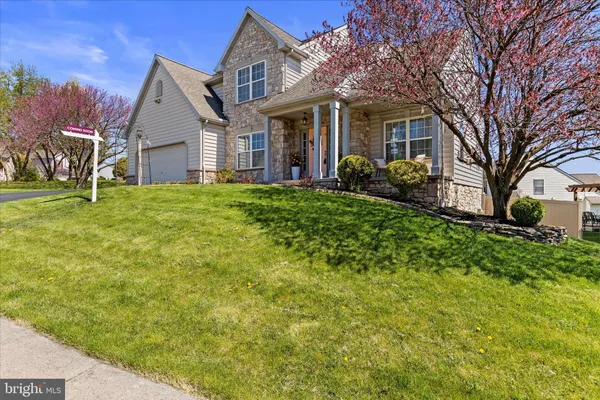 $489,900 | 919 Hedgewyck Lane, Elizabethtown, PA 17022
