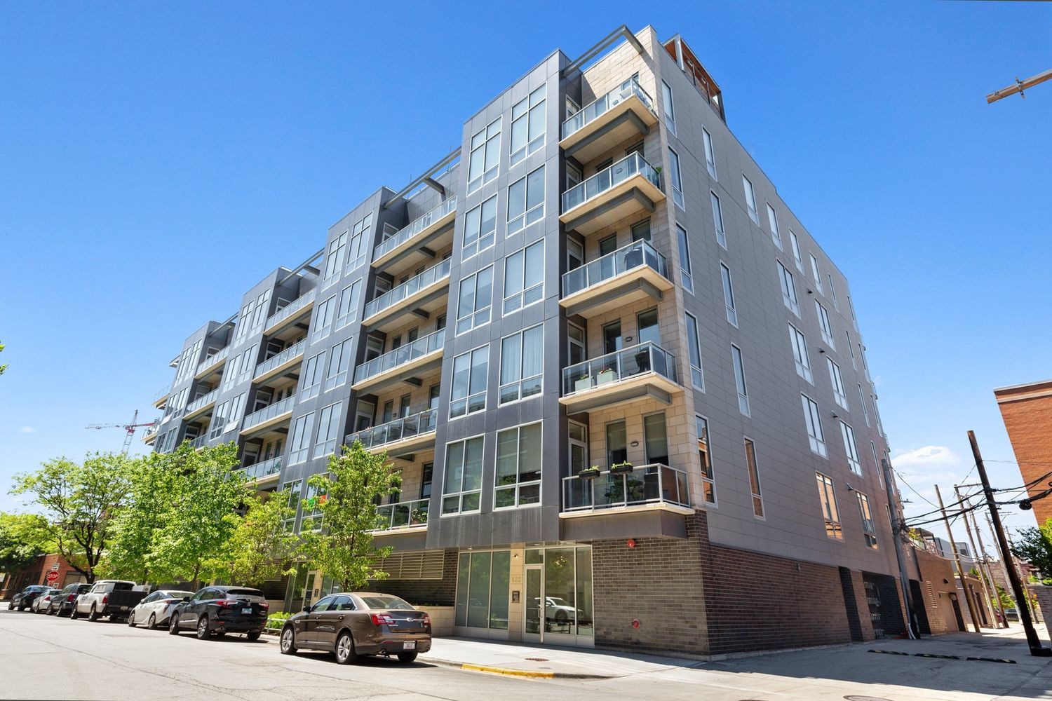 122 South Aberdeen Street, Unit 5N Chicago, IL 60607 - Photo 1 of 23 a building view