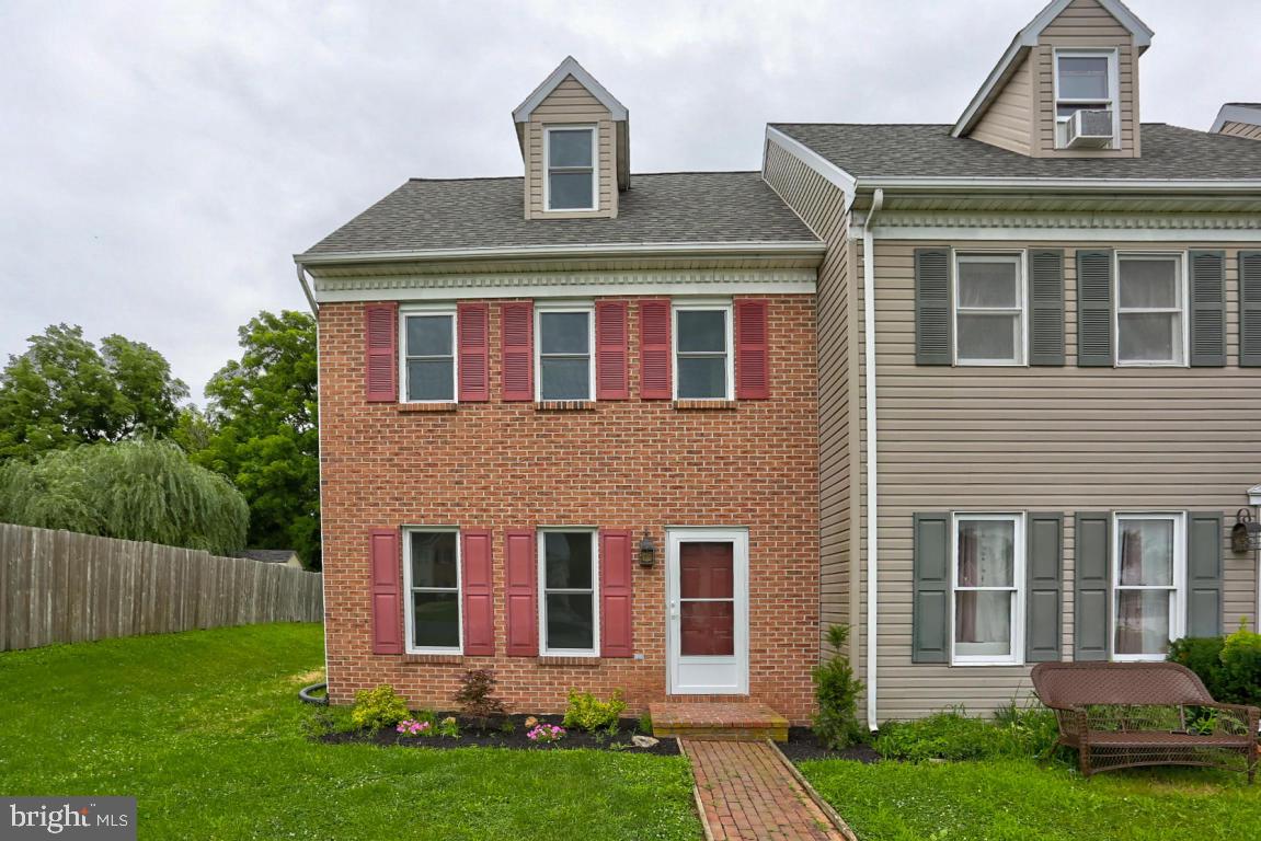 15 Pheasant Lane Lititz, PA 17543 - Photo 1 of 27 Gallery Image 1