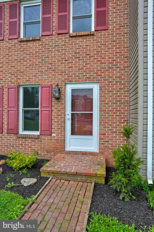 15 Pheasant Lane Lititz, PA 17543 - Photo 2 of 27 Gallery Image 2