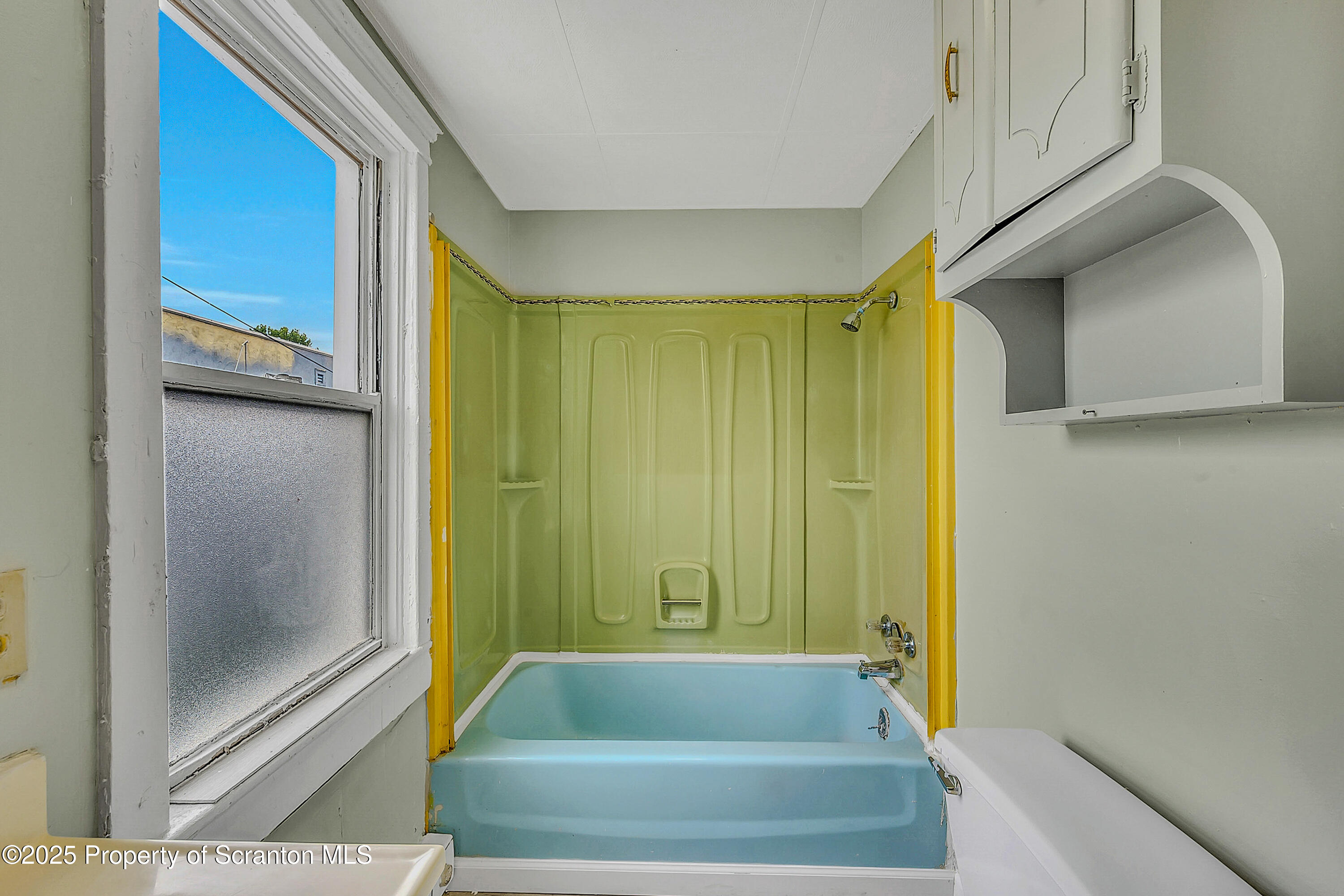 627 Main Street Duryea, PA 18642 - Photo 13 of 26 a bathroom with a bathtub and shower