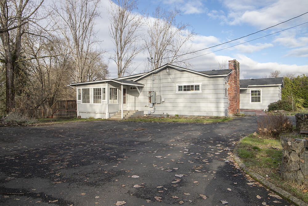 2628 New Hope Road Grants Pass, OR 97527 - Photo 35 of 57 33