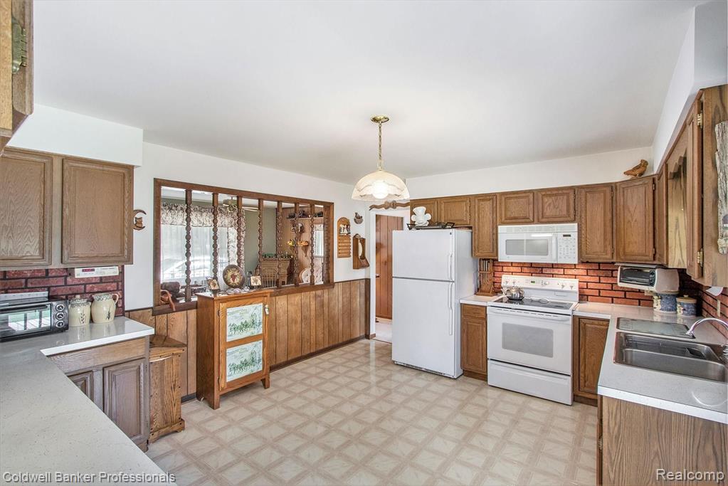 2537 Carpenter Road Lapeer, MI 48446 - Photo 15 of 26