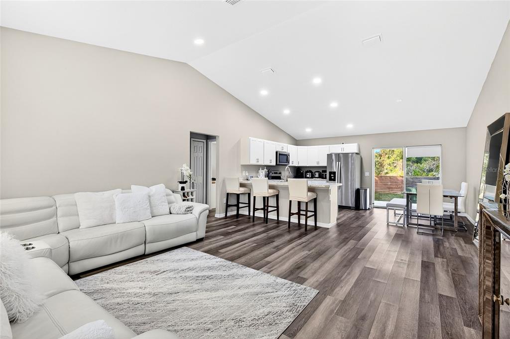 14862 Southwest 79 Terrace Road Dunnellon, FL 34432 - Photo 4 of 28 a living room with furniture and a table
