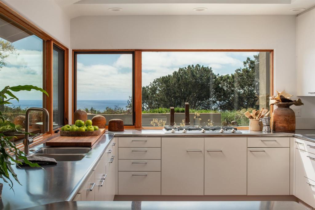 14014 Rue D Antibes Del Mar, CA 92014 - Photo 16 of 46