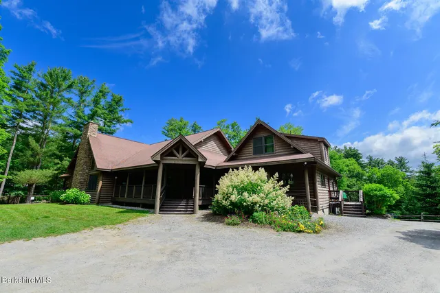 a view of outdoor space yard deck and patio